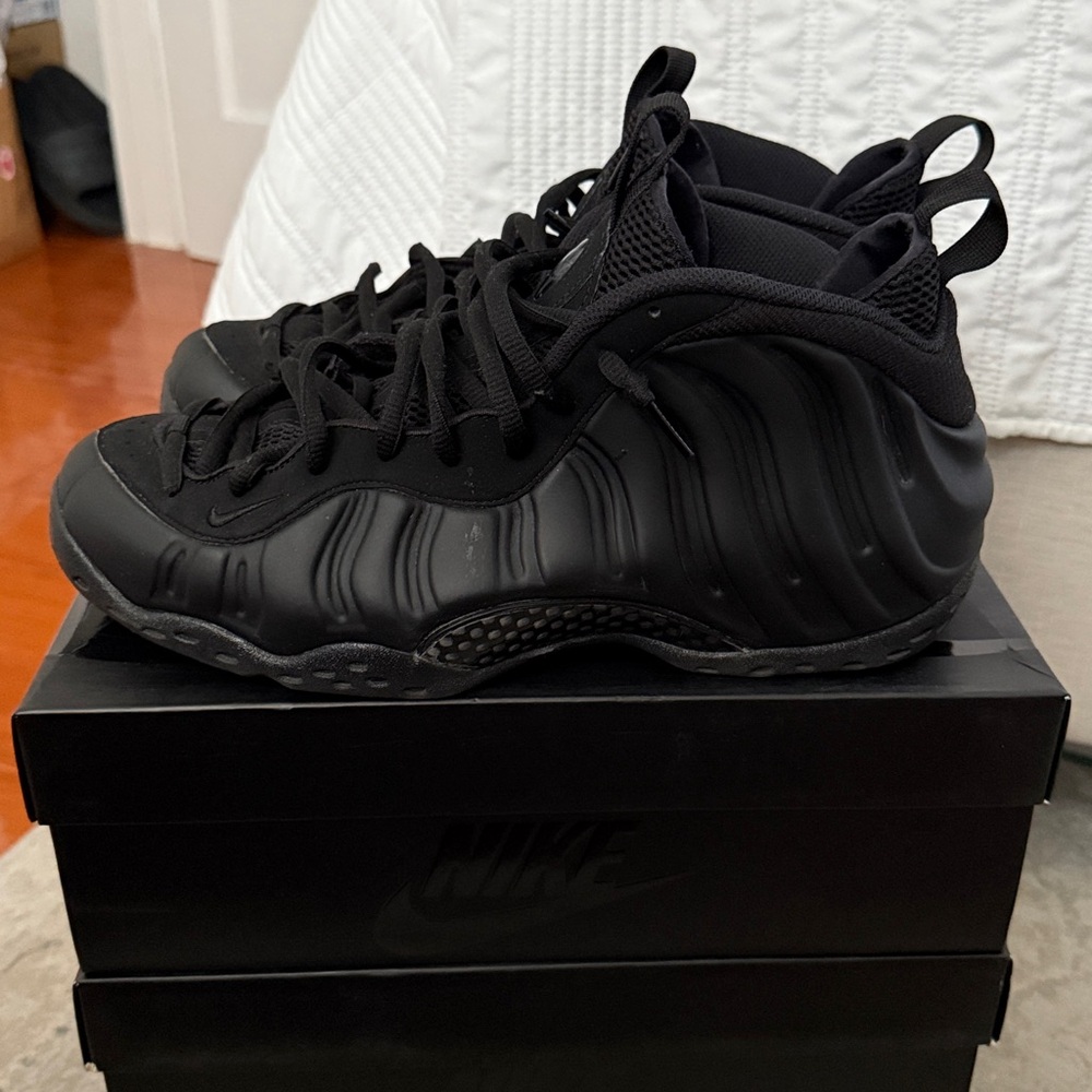 Nike Air Foamposite
Black/ Anthracite
Size 12
Mint Condition